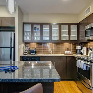  Apartment Abode - Downtown Madison Ave